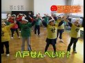 せんべい汁のテーマソングに合わせて踊る子どもたち